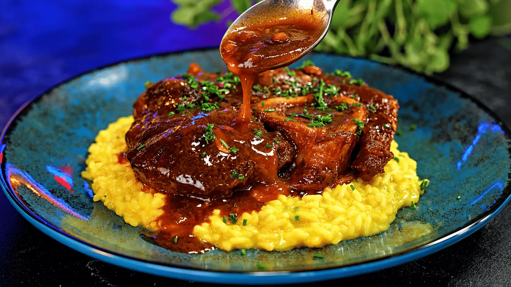 Ζουμερά Μοσχαρίσια Κότσια Ossobuco με Κρεμώδες Ριζότο Σαφράν!