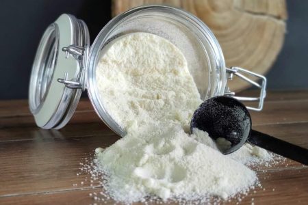 Σ αυτό το  βίντεο θα σας δείξω πως να κάνετε γάλα σε σκόνη στο σπίτι σας με κόστος 1 ευρώ!! Χρησιμοποιείται σαν ενισχυτικό γεύσης σε πολλές συνταγές είτε στην ζαχαροπλαστική είτε στις ζύμες!!