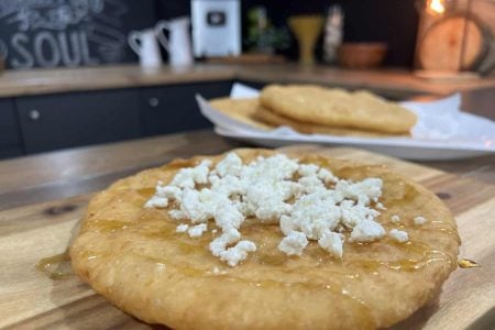 Τυρόπιτα με 3 υλικά