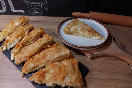 Η πιο Νόστιμη & Εύκολη Τυρόπιτα( Καλύτερη και από Φούρνο)!