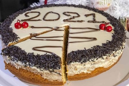 Η Καλύτερη Βασιλόπιτα του 2021!!Φέτος όπως και πέρσι σας υπόσχομαι να κάνετε την καλύτερη Βασιλόπιτα που υπάρχει!!Δείτε τα υλικά και φτιάξτε την βήμα βήμα!!