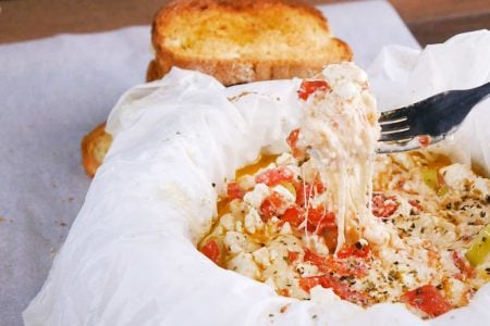 Καταπληκτικό Μπουγιουρντί στην Λαδόκολλα! Σαλονικιώτικη Αν δεν έχετε φτιάξει Μπουγιουρντί Αξίζει να το δοκιμάσετε! Είναι ένα ορεκτικό που μπορείς να το συνδυάσεις με ψητά και όχι μόνο . Φτιάξτε το σε μόλις 15 λεπτά!!