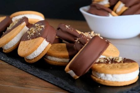 Πανεύκολο Παγωτό Sandwich BUENO Με 3 Υλικά. Φτιάξτε πεντανόστιμα και πανεύκολα παγωτά sandwich bueno με μόνο 3 υλικά. Είναι πανεύκολα και πολύ λαχταριστά!!!