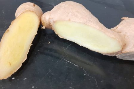 Τι είναι το Tofu;;; Είναι καλό για εσάς;Το Tofu είναι ένα προϊόν φτιαγμένο από συμπυκνωμένο γάλα σόγιας που συμπιέζεται σε συμπαγή λευκά τεμάχια σε μια διαδικασία παρόμοια με την τυροκομία
