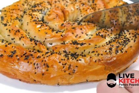 ?500 γρ φύλλο κρούστας για γλυκά (12 φύλλα)
?400 γρ τυρί φέτα
?Πιπέρι
--------------------------------------------------
?100 γρ ελαιόλαδο
?100 γρ σόδα
?1 κτγ αλάτι
----------------------------------------------------
?Μαύρο σουσάμι