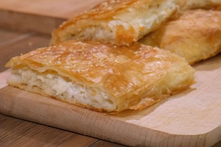 Τυρόπιτα εύκολη με αλλιώτικη τεχνική του Πάνου | Συνταγή