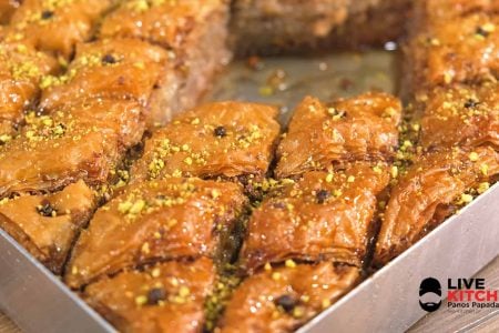 Μπακλαβάς Σιροπιαστός Επαγγελματική συνταγή

?1 κιλό φύλλα κρούστας
?700 γρ λιωμένο βούτυρο
?200 γρ φιστίκια Αιγίνης
?300 γρ καρύδια
?100 γρ φρυγανιά
?1/2 κτγ γαρίφαλο
?1 κτγ κανέλα
?Γαρίφαλο ολόκληρο
----------------------------------------
?1 κιλό ζάχαρη
?700 γρ νερό
?1 λεμόνι
-------------------------------------------
?35χ25 εκ.