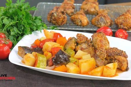 ΥΛΙΚΑ
?9 κοπανάκια κοτόπουλου
?50 γρ ελαιόλαδο
?1/2 κτσ πάπρικα γλυκιά
?1 κτγ ρίγανη
?1/4 κτγ σκόρδο σε σκόνη
?1 κτσ αλάτι
?Πιπέρι
?2 κτσ σουσάμι
?Ξίδι βαλσάμικο σε κρέμα
--------------------------------------------------------
?1 κολοκυθάκι
?1 μελιτζάνα
?2 κόκκινες πιπεριές(Φλωρίνης)
?2 καρότα
?5-6 ντοματίνια
?1 μεγάλη πατάτα
?1 μέτριο κρεμμύδι
?Ελαιόλαδο
?1 κτγ αλάτι
?Πιπέρι
?Ρίγανη
---------------------------------------------------------
?150 γρ νερό+1 κτσ πελτέ ντομάτας
----------------------------------------------------------
?38χ27 εκ.