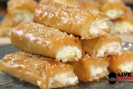 ?500 γρ φύλλο κρούστας για γλυκά (12 φύλλα)
?500 γρ τυρί φέτα
?200 γρ κρέμα τυρί
?125 γρ ελαιόλαδο
?125 γρ λιωμένο βούτυρο
?Σουσάμι