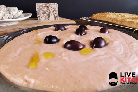 ?300 γρ στραγγισμένο ψωμί σε νερό(χωρίς κόρα)
?1/2 κρεμμύδι
?Χυμό από 1/2 λεμόνι
?50 γρ ταραμά κόκκινο ή λευκό
?150 γρ σπορέλαιο
?1 κτσ φρυγανιά