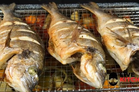 ?3 Τσιπούρες (1 1/2 κιλό)
?50 γρ ελαιόλαδο
?Χυμό από 1 λεμόνι
?Δενδρολίβανο
?1 κτγ αλάτι
?Ρίγανη
?Πιπέρι
-----------------------------------
?1 κόκκινη πιπεριά
?1 πράσινη πιπεριά
?1 πορτοκαλί πιπεριά
?4 μέτριες πατάτες
?1 μέτριο κρεμμύδι
?1 καρότο
?7 ντοματίνια
?2 κτγ αλάτι
?60 γρ ελαιόλαδο
?Ρίγανη
?Λίγο δενδρολίβανο
?Πιπέρι
------------------------------------
?Ταψί 38χ27 εκ.
