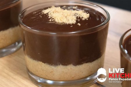 ΥΛΙΚΑ
?180 γρ μπισκότα digestive
?100 γρ γάλα αμυγδάλου ή χυμό μπανάνα
----------------------------------------------
?900 γρ γάλα αμυγδάλου
?100 γρ κακάο σκόνη
?200 γρ ζάχαρη
?70 γρ κορν φλάουρ
?2 βανιλίνες
-----------------------------------------
?Μπισκότο digestive
?Νιφάδες κουβερτούρας