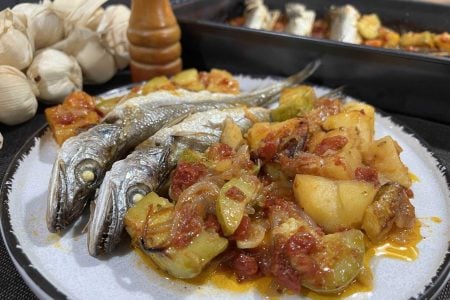 Μπακαλιαράκια με λαχανικά στον φούρνο!!