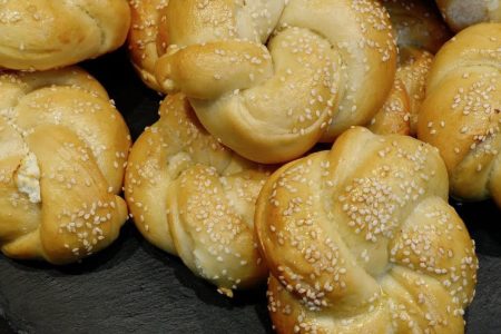 Τα πιο αφράτα τυροκούλουρα από τα Βάθη της Ανατολής

Υλικά-Ingredients
Για το προζύμι-For the pre dough
140 γρ γάλα-140 gr milk
130 γρ νερό-130 gr water
9 γρ ξηρή μαγιά-9 gr dry yeast
1 κτσ ζάχαρη-1 tbsp sugar
140 γρ αλεύρι για τσουρέκι-140 gr flour for bread
Για την ζύμη-For the dough
1 αυγό-1 egg
50 γρ ηλιέλαιο-50 gr sunflower oil
2 κτσ γιαούρτι-2 tbsp yoghurt
550 γρ αλεύρι για τσουρέκι-550 gr flour for bread
1 κτγ αλάτι-1 tsp salt
1 κτσ βούτυρο-1 tbsp butter
Για την γέμιση-For the inside of dough
2 κτσ βούτυρο-2 tbsp butter
500 γρ τυρί φέτα-500 gr Greek feta cheese
Για το άλειμμα-For spreading
1 αυγό-1 egg
2 κτσ γάλα-2 tbsp milk
1 κτσ ηλιέλαιο-1 tbsp sunflower oil
Σουσάμι-Sesame